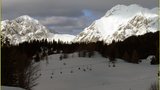 Od sonca osvetljene povrine v stiku temnimi lahko prevarajo obutke, spremenijo razdalje in perspektive, kot na naslednji  sliki. Je Velika planina res balkon velikih zasneenih vrhov?